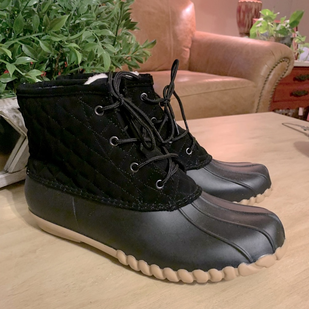 Out Woods. Women's duck boots.  Size 10